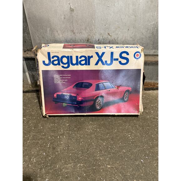 ENTEX JAGUAR XJ-S 1/16 SCALE UNBUILT - Picture 1 of 9